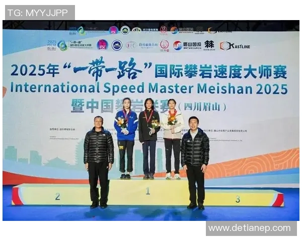 重庆攀岩队在马拉松大满贯中的团队协作表现精彩点评